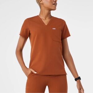 Figs Women’s Catarina V Neck One-Pocket Scrub Short Sleeve Tee XS in Dirty Chai